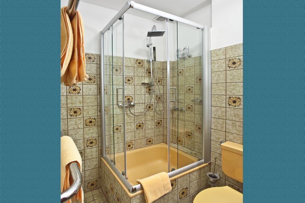 Zur Kastanie Hotel Mülheim an der Ruhr Room photo